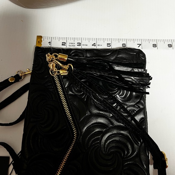Elegant Black Crossbody Bag - Picture 4 of 9
